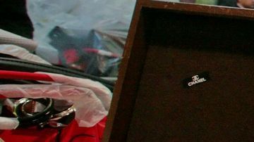 Los artículos falsificadores eran de famosas marcas como Hermes, Rolex, Coach, Prada, Michael Kors, Celine, entre otros.