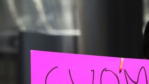 Los trabajadores que dependen de las propinas consideran discriminatorio el nuevo salario mínimo que entró en vigencia el primero de enero.