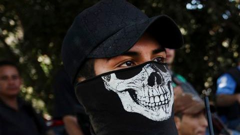 Los grupos de civiles armados aún no deciden deponer las armas.