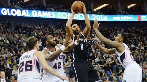 Alan Anderson de los Nets en acción ante los Atlanta Hawks durante el partido disputado en el 02 Arena en Londres.