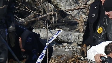 La Policía realiza las investigaciones en la zona del río Este, en la orilla de Queens, donde se encontraron los restos humanos.