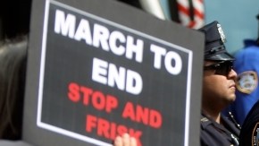 Las manifestaciones en contra de la práctica conocida como "detención y cacheo" ("Stop & Frisk) han puesto en jaque a la policía de Nueva York.