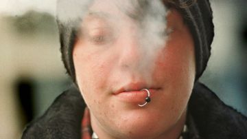 Las autoridades afirman que cada día 3,200 niños menores de 18 años fuman su primer cigarrillo.