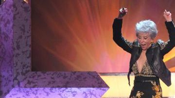 Rita Moreno gritó y cantó el tema "This is All I Ask" con mucha emoción cuando fue homenajeada.
