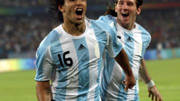 Sergio 'Kun' Agüero (izq) y Leo Messi, dos piezas claves del ataque gaucho.