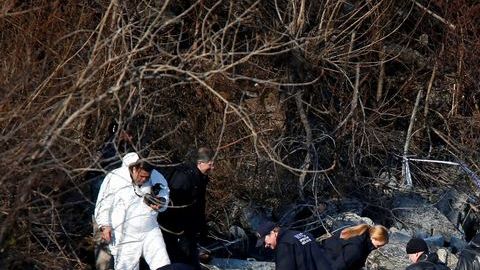 Investigadores continúan hoy las labores de búsqueda en el río Este en la zona de Queens.