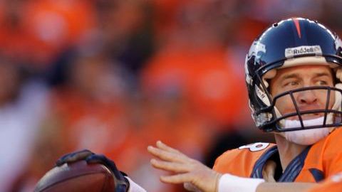 Manning fue un gigante. El duelo de QBs' superestrellas se lo llevó 'de calle'.
