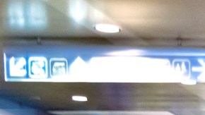 Ese confuso y despersonalizado lugar de explotación y de movimiento masivo en que nos hacen el favor de permitir esperar amontonados nuestro turno de ser embarcados.