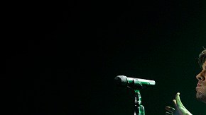 A través de su cuenta de Twitter, el cantante informó que el video ya podía disfrutarse en YouTube.