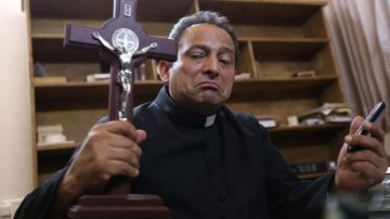 Gregorio López, vicario de Apatzingán, pidió a sus fieles que lo ayuden a combatir a   los narcos.