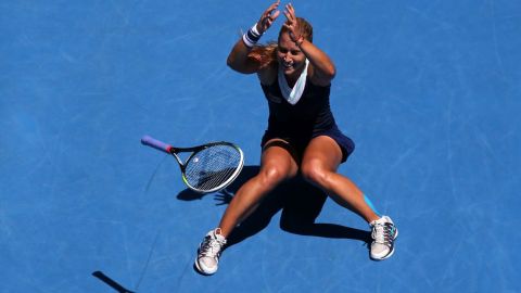 Emocionada la eslovaca en la cancha de la Rod Laver Arena.