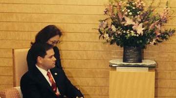 Rubio junto al primer ministro japonés, Shinzo Abe