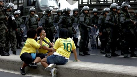 Militares podrían vigilar las sedes del Mundial de Brasil 2014