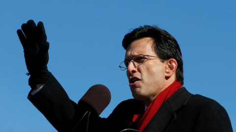 El líder de la mayoría republicana en la Cámara de Representantes, Eric Cantor, avala la prohibición para financiar el aborto.