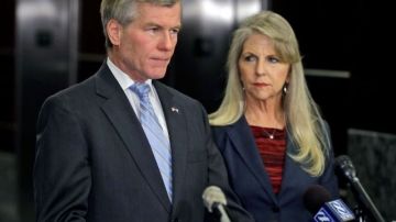 El exgobernador de Virginia, Bob McDonnell, y su esposa, Maureen fueron encausados por corrupción.