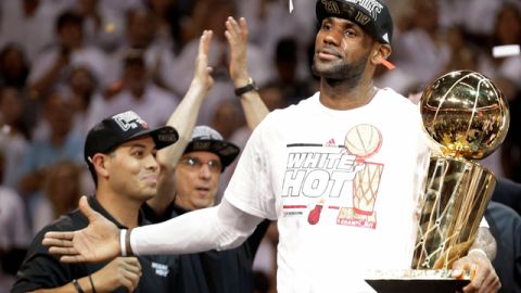 LeBron James encabeza el equipo olímpico de básquetbol de Estados Unidos.