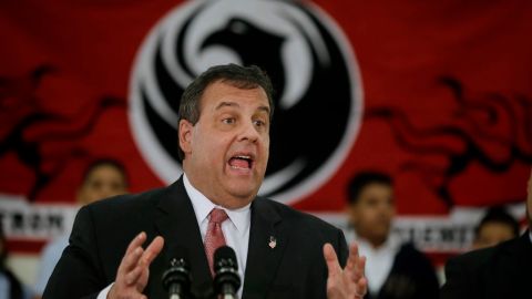 El gobernador Chris Christie se mantiene firme en que fueron otros miembros de su equipo los que fallaron.