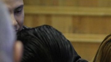 Luzmila Alvarado, madre de Deisy García, no pudo contener el llanto al ver los cadáveres de su hija y nietas.