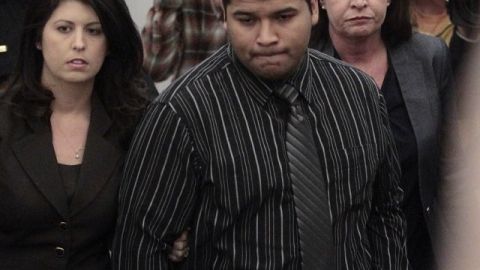 Erick Muñoz llega a una audiencia en la corte para decidir si su esposa se ​​le retira el respirador artificial, en Fort Worth, Texas.