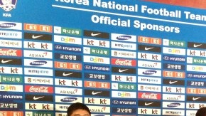 Hung Myung Bo, Jorge Luis Pinto y Michael Umaña hablan en rueda de prensa.