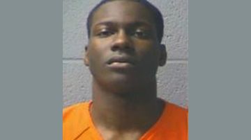 Justin Bernard Singleton, de 19 años y de Charleston, fue acusado de homicidio por la muerte a tiros de Brandon Robinson.