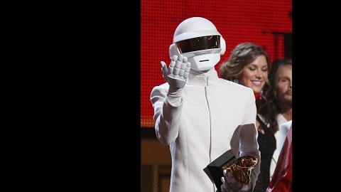 Daft Punk se impuso, asimismo, en la categoría de Mejor Grabación del Año, con “Get Lucky”.