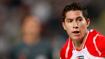 Bryan Oviedo,  jugador de Costa Rica, sufrió una horrible lesión ayer con Everton, que lo dejaría fuera de la competencia de Brasil.