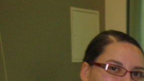 Yessi Colondres (centro), sostiene a su recién nacido Elías Emmanuel, junto a su pediatra, la doctora Ada Aponte (Izq.), y la cardióloga pediatra, la doctora Sarika Kalantre.