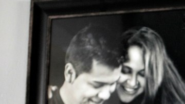 Erick Muñoz esposo de Marlise con su hijo Mateo, in Haltom City, Texas.