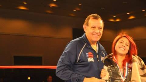 Marlen Esparza (centro) ganó su octavo campeonato nacional de boxeo amateur consecutivo, un récord.