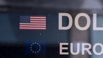 Aplican restricciones en la adqusición de dólares en Argentina