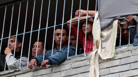 Las autoridades denunciaron hacinamiento en el penal.