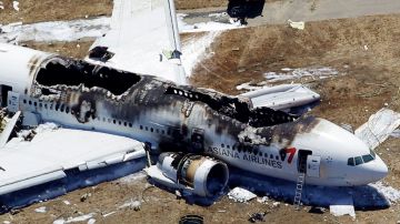 Tres personas murieron cuando un avión de Asiana Airlines se accidentó al aterrizar en el aeropuerto de San Francisco.