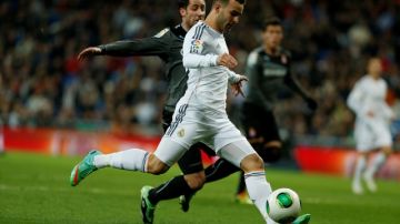 Jese Rodríguez al momento de conectar el balón para anotar el gol  del triunfo para Real Madrid.