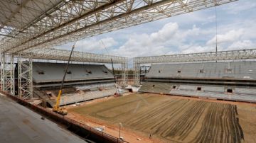 La mayoría de los estadios mundialistas, como el  Arena Pantanal en Cuiaba, muestran retrasos significativos.