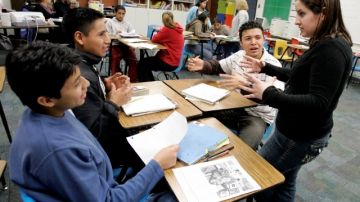 Las bajas calificaciones de alumnos de educación bilingüe  llevaron a los directores de varias escuelas  a eliminar los programas.