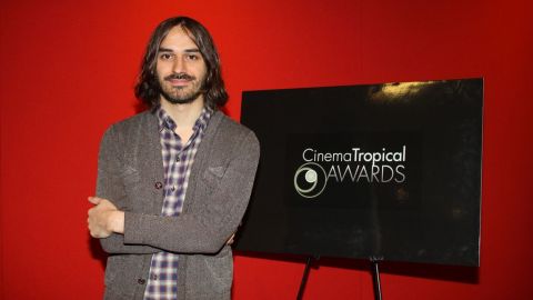 El director Matías Piñeiro fue el gran ganador de la noche por la cinta “Viola”.