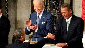 El líder republicano John Boehner (der.),  le exigió al presidente Barack Obama que este años trabaje de forma bipartidista.