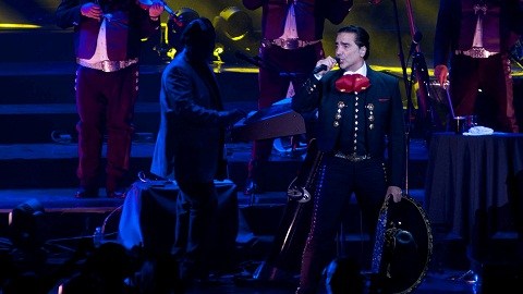 El Potrillo se mantiene en el 12º puesto de los conciertos más lucrativos por dos semanas consecutivas.