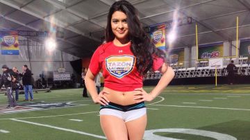 Erica Nicole García, porrista de los Philadelphia Eagles, divide el tiempo entre los estudios universitarios y las prácticas de las "cheerleaders".