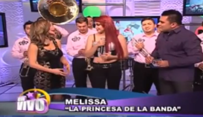 Melissa Plancarte cantó y contestó preguntas refrentes a su padre, quien es uno de los criminales más buscados en México.
