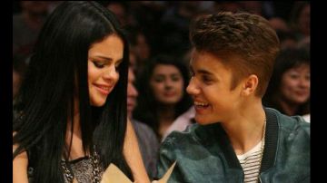 Supuestamente, Justin y Selena confirmaron su amor durante unas vacaciones en Palm Springs, California.