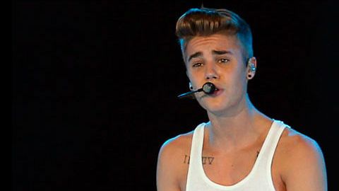 Justin enfrenta cargos por conducir a exceso de velocidad y bajo los efectos de las drogas y el alcohol.