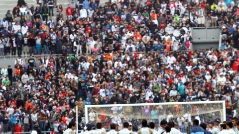 Más de 4 mil aficionados apoyan a los jugadores del Monterrey en la práctica del equipo en  el Estadio Tecnológico.