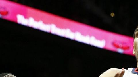 El basquetbolista de los Hawks de Atlanta criticó a los dirigentes del fútbol mexicano.