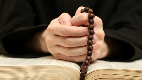 Naciones Unidas acusa a la Iglesia de la movilidad de los sacerdotes pederastas.