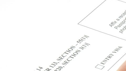 Las solicitudes de asilo se aprueban en casos de persecución en base a la raza, religión, origen nacional, opiniones políticas o pertenencia a un grupo político o social, y orientación sexual.