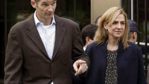 El esposo de la infanta es acusado de malversación de fondos.