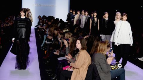 Para su colección otoño/invierno, los Azria sacaron, literalmente, sus pieles del armario.