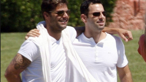Ricky Martin (izq.) terminó la relación con Carlos González (der.) antes de Navidad.